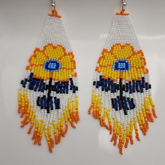 Floral Retro Beaded Earrings - Picture 4 of 5